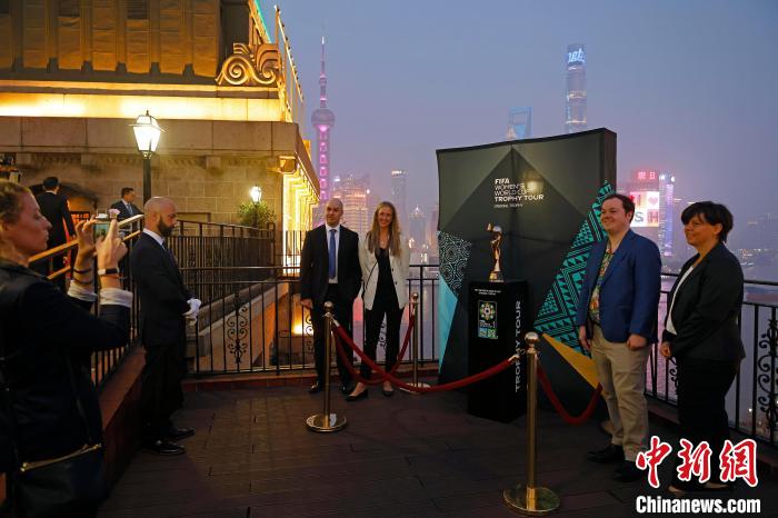 世界杯奖杯巡回展抵达上海：以“超越伟大”系