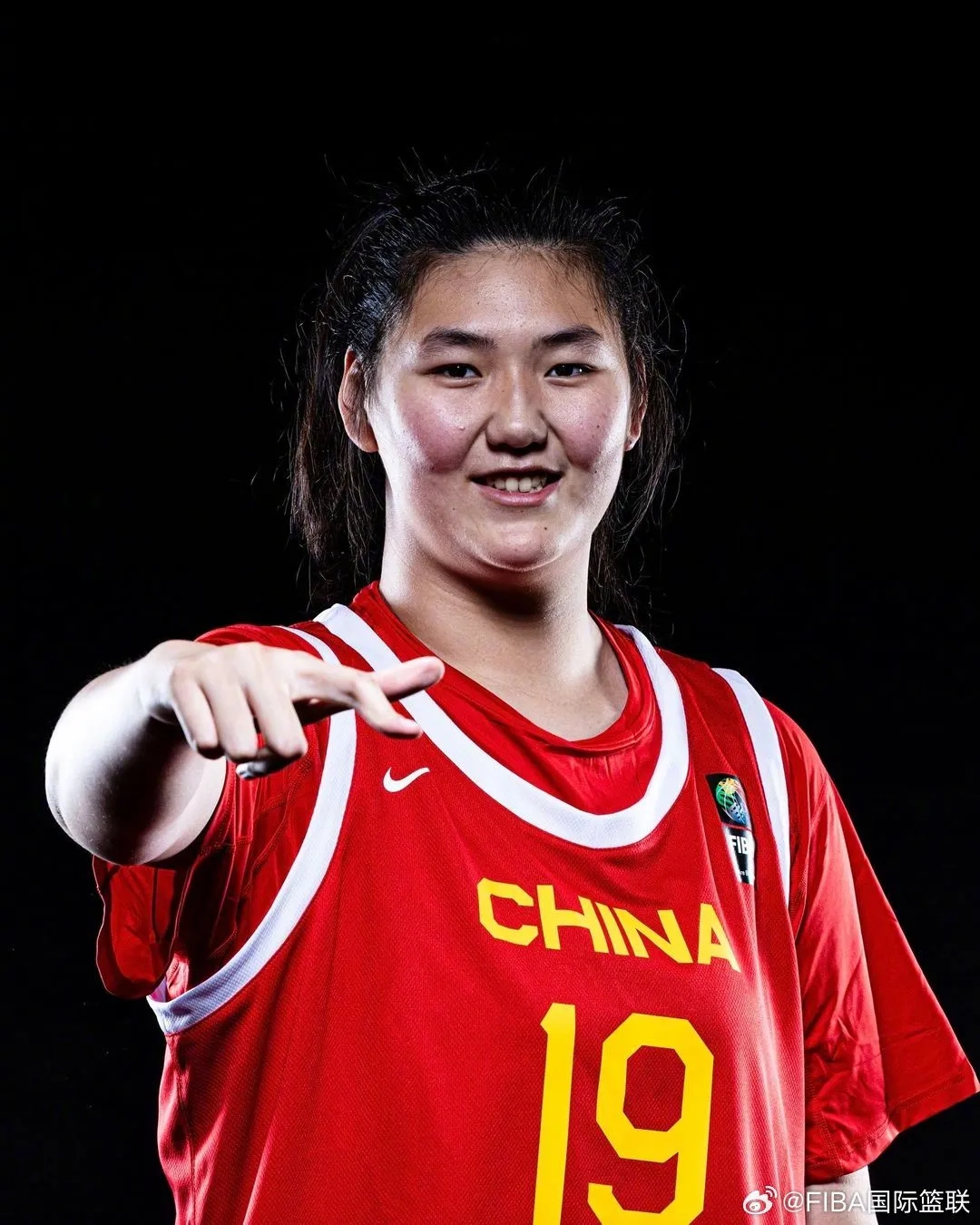 中国U18女篮力克日本队 张子宇砍44分助球队晋级