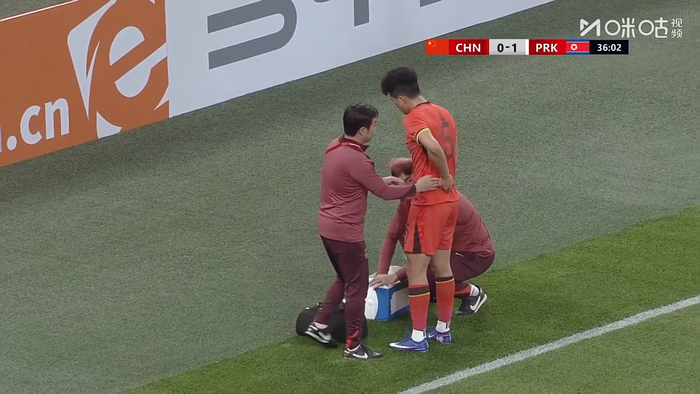 国足U23彭啸伤退朝鲜U23领先优势扩大