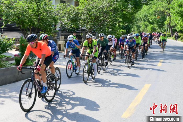环秦岭自行车联赛柞水站汇聚500余名骑手 以赛事