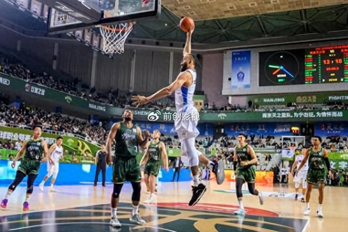 北京男篮险胜南京男篮 赵睿爆发周琦末节救主登